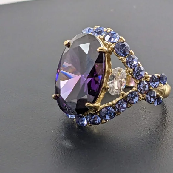 Amethyst CZ and Gold Cocktail Ring - Picture 4 of 6